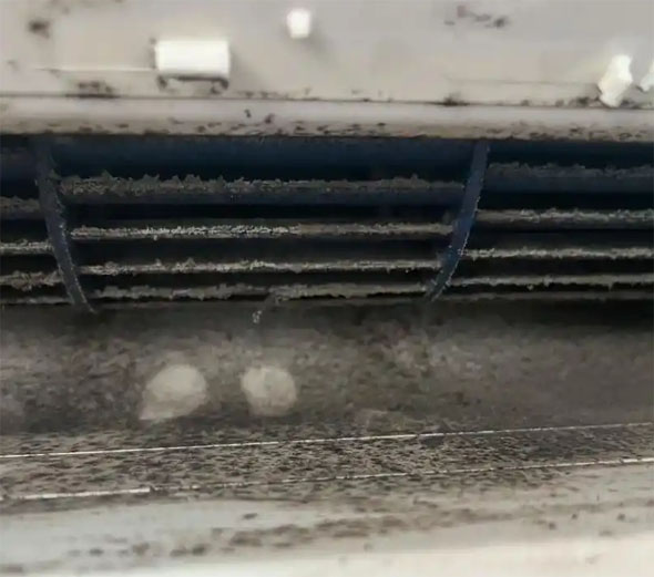 中原空调吹的风有股烧焦味是怎么回事